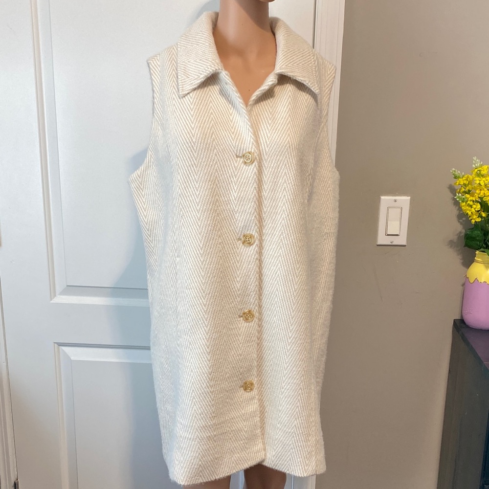 Cream Sleeveless Button-Up Vest GRAVER
SUSAN GRAVER